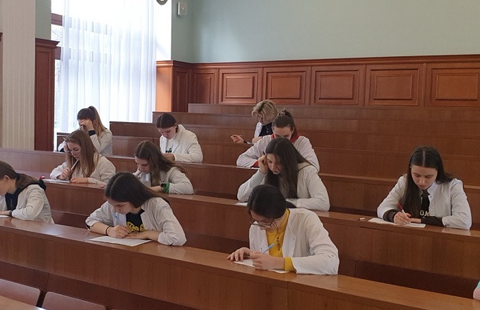 Студенти змагалися за звання кращих у знанні української, англійської та латинської