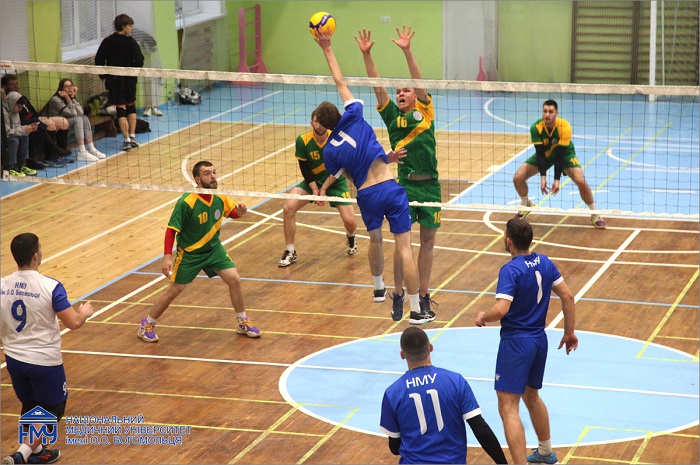 (УКР) У НМУ відбувся Міжуніверситетський волейбольний турнір пам’яті Володимира Юричка