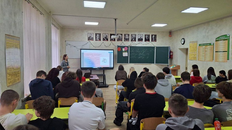 (УКР) Представниці НМУ провели просвітницький захід для ліцеїстів