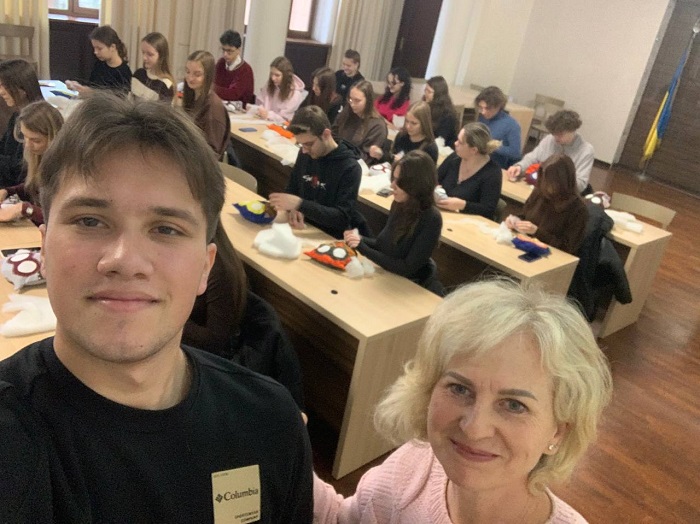 В Університеті провели благодійний майстер-клас з виготовлення оберегів