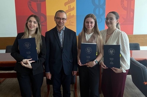 Майбутні фармацевтки поділилися з учасниками СНГ досвідом стажування за кордоном