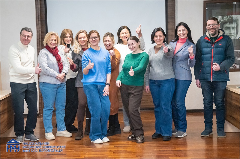 (УКР) Співробітники та студенти НМУ вчилися створювати АІ-промпти