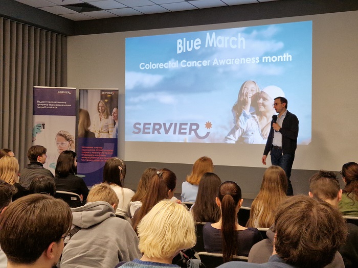 Майбутні фармацевти долучились до ініціативи Blue March разом з компанією «Серв’є Україна»