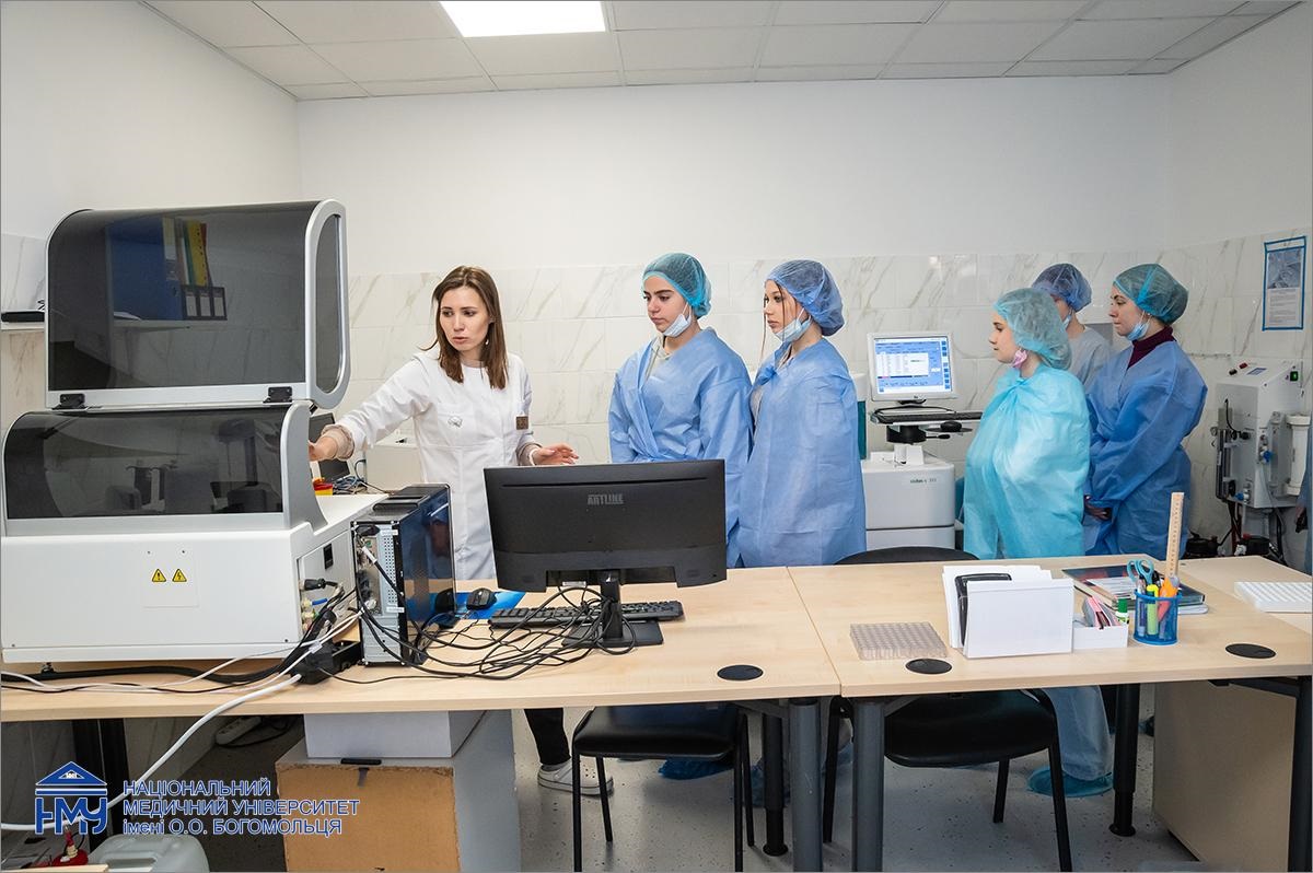 В Університетській клініці провели ексклюзивний профорієнтаційний захід для старшокласників