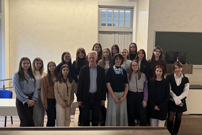 (УКР) Студенти змагалися за звання переможців олімпіади з клінічної фармакології