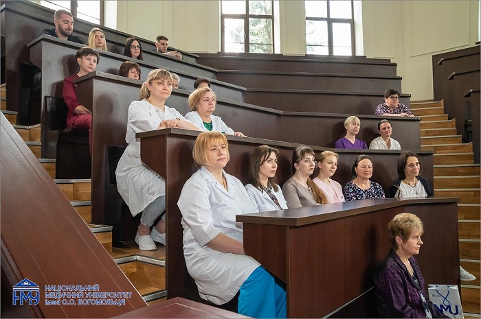 В Університетській клініці привітали медсестер і медбратів з професійним святом