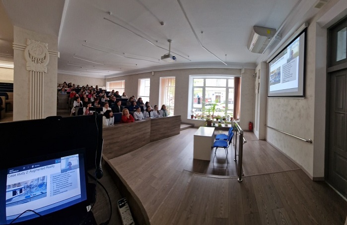 Британський експерт прочитав лекцію про впровадження сучасних ІТ-технологій у фармації