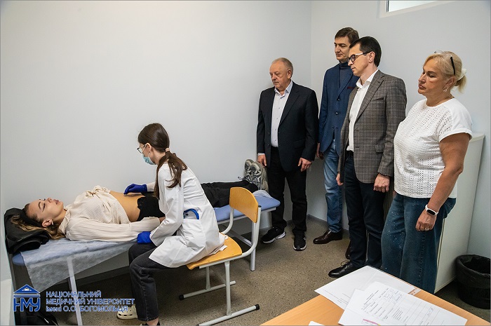 Випускники спеціальності «Медицина» розпочали складати ОСКІ-2