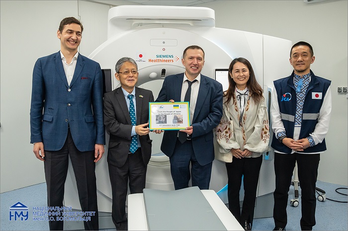Японські партнери передали КТ-апарат в Університетську клініку НМУ