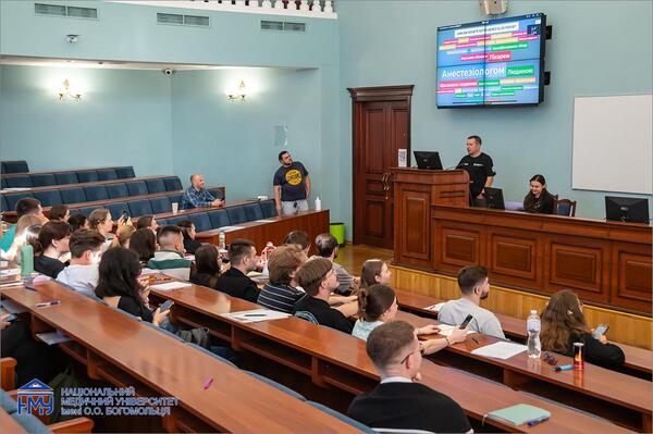 У НМУ розпочався новий цикл підготовки лікарів-інтернів з анестезіології та інтенсивної терапії