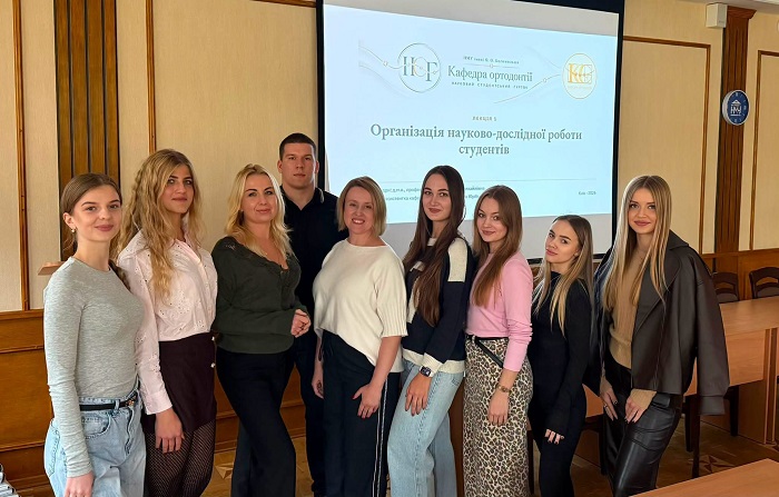 Гуртківці-стоматологи ознайомилися з основами організації наукових досліджень